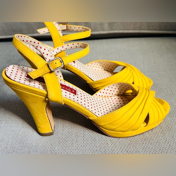 B.A.I.T. Vintage Inspired Heels YELLOW
Size 7.5 - Picture 3 of 7